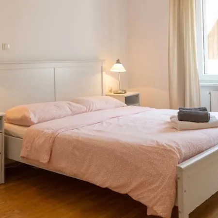 Froeccs Apartmann