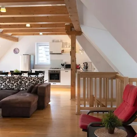 Apartment Froeccs Apartmann *