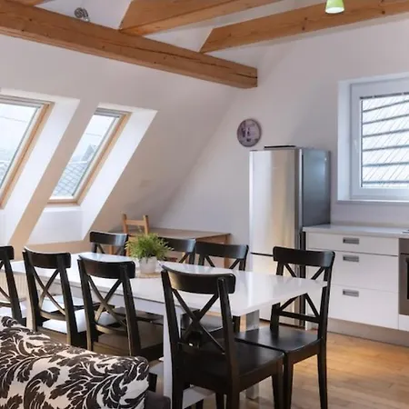 Froeccs Apartmann *